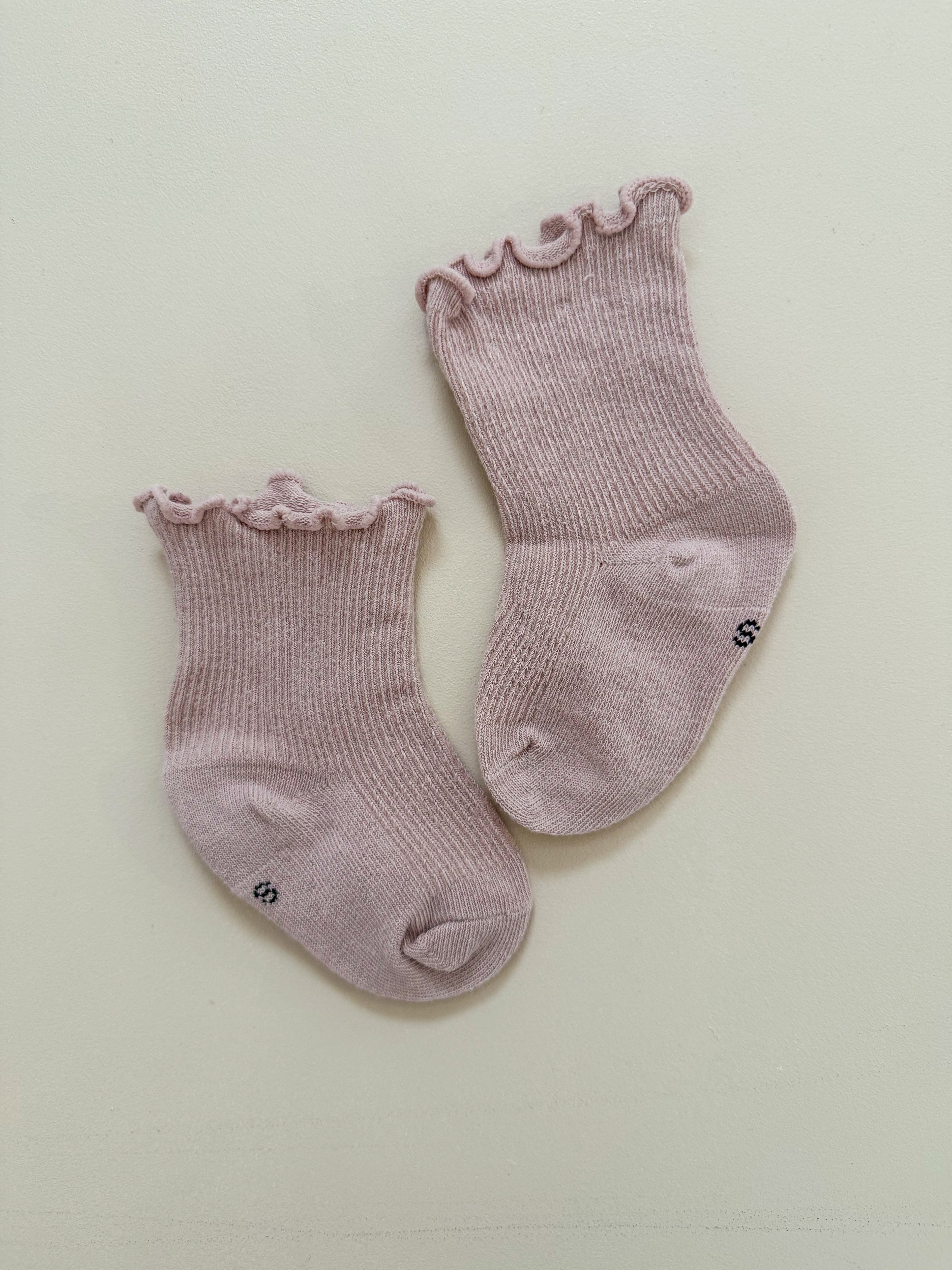 RUFFLE SOCKS - DUSTY