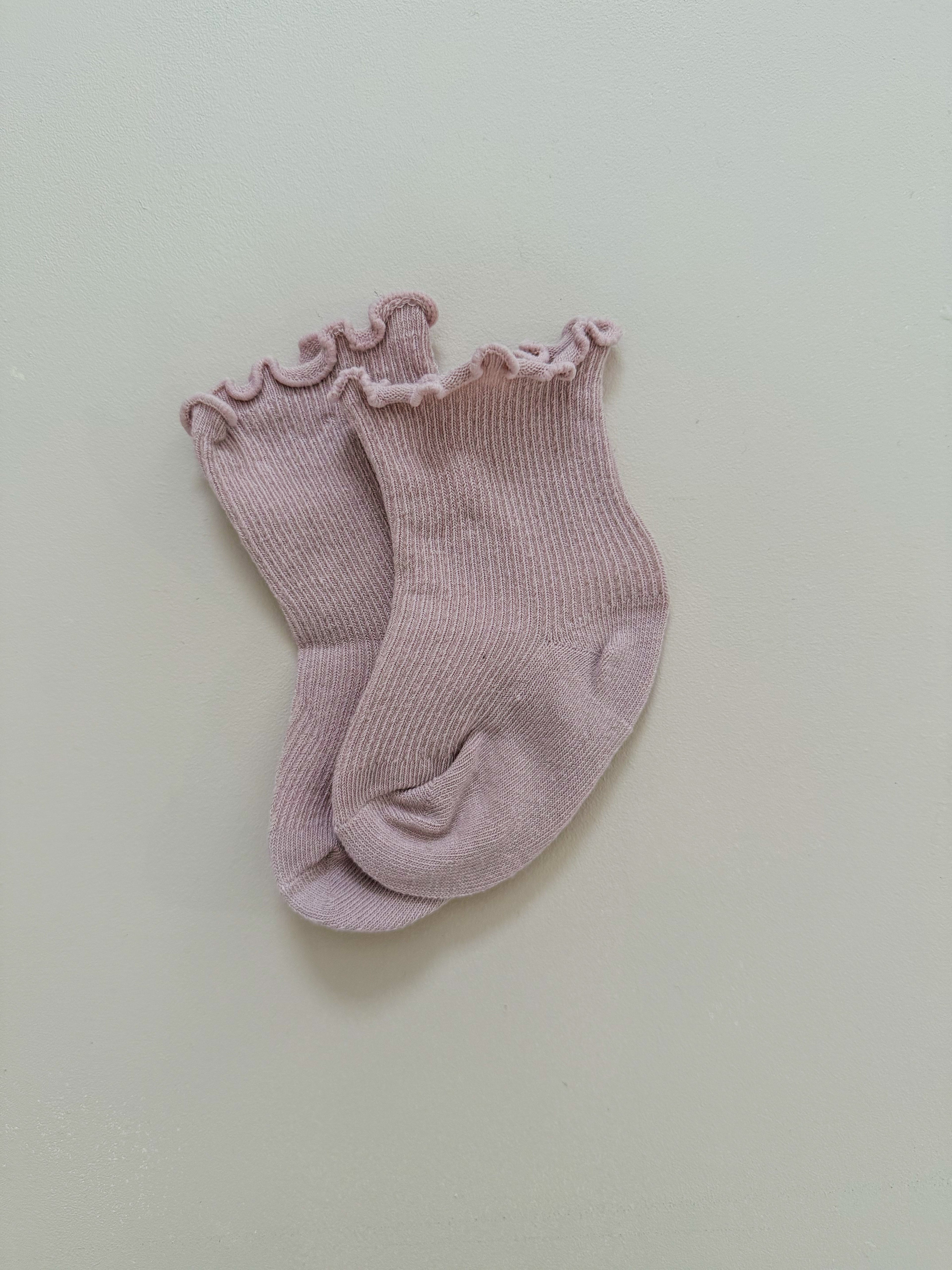 RUFFLE SOCKS - DUSTY