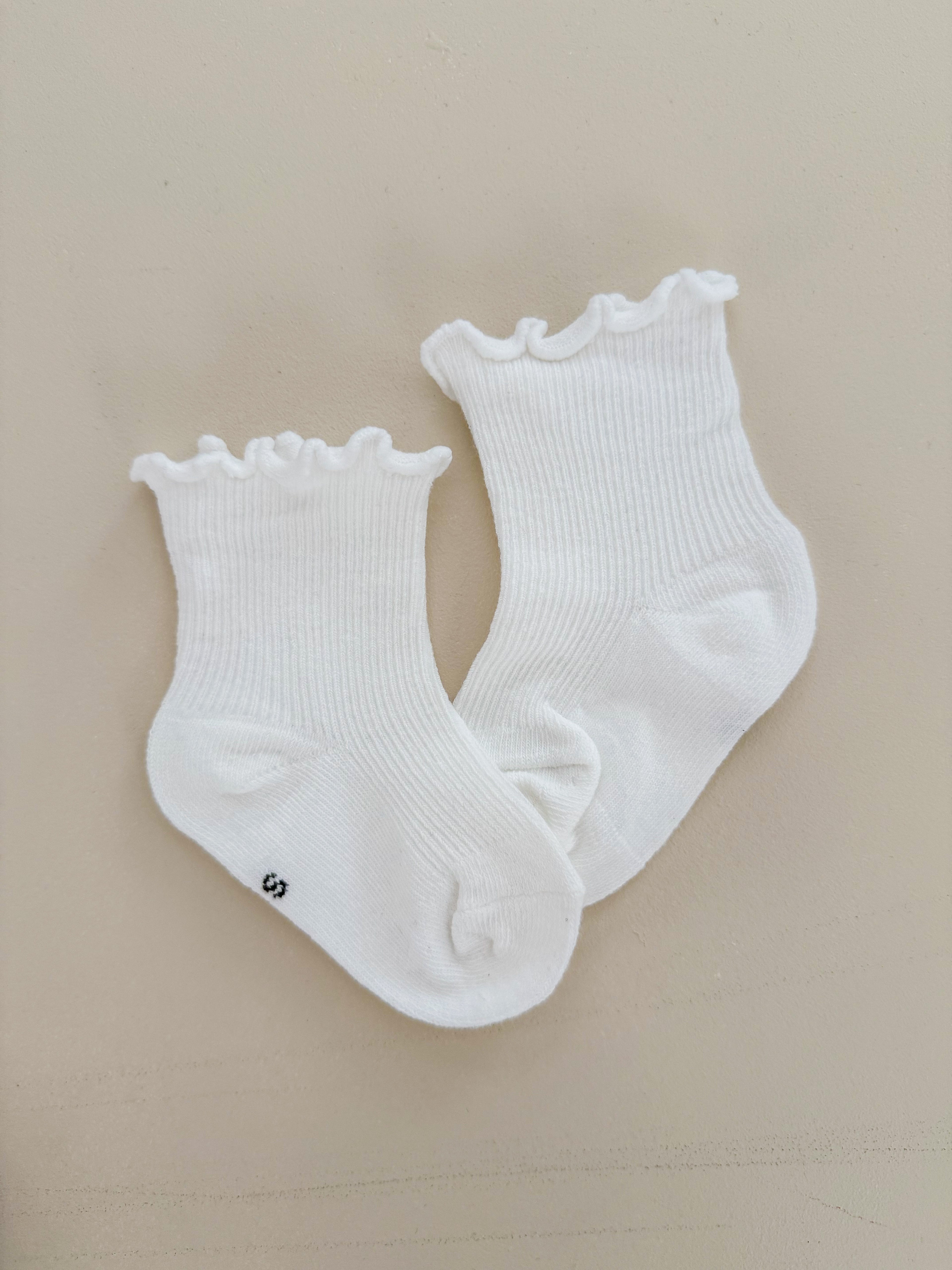 RUFFLE SOCKS - WHITE