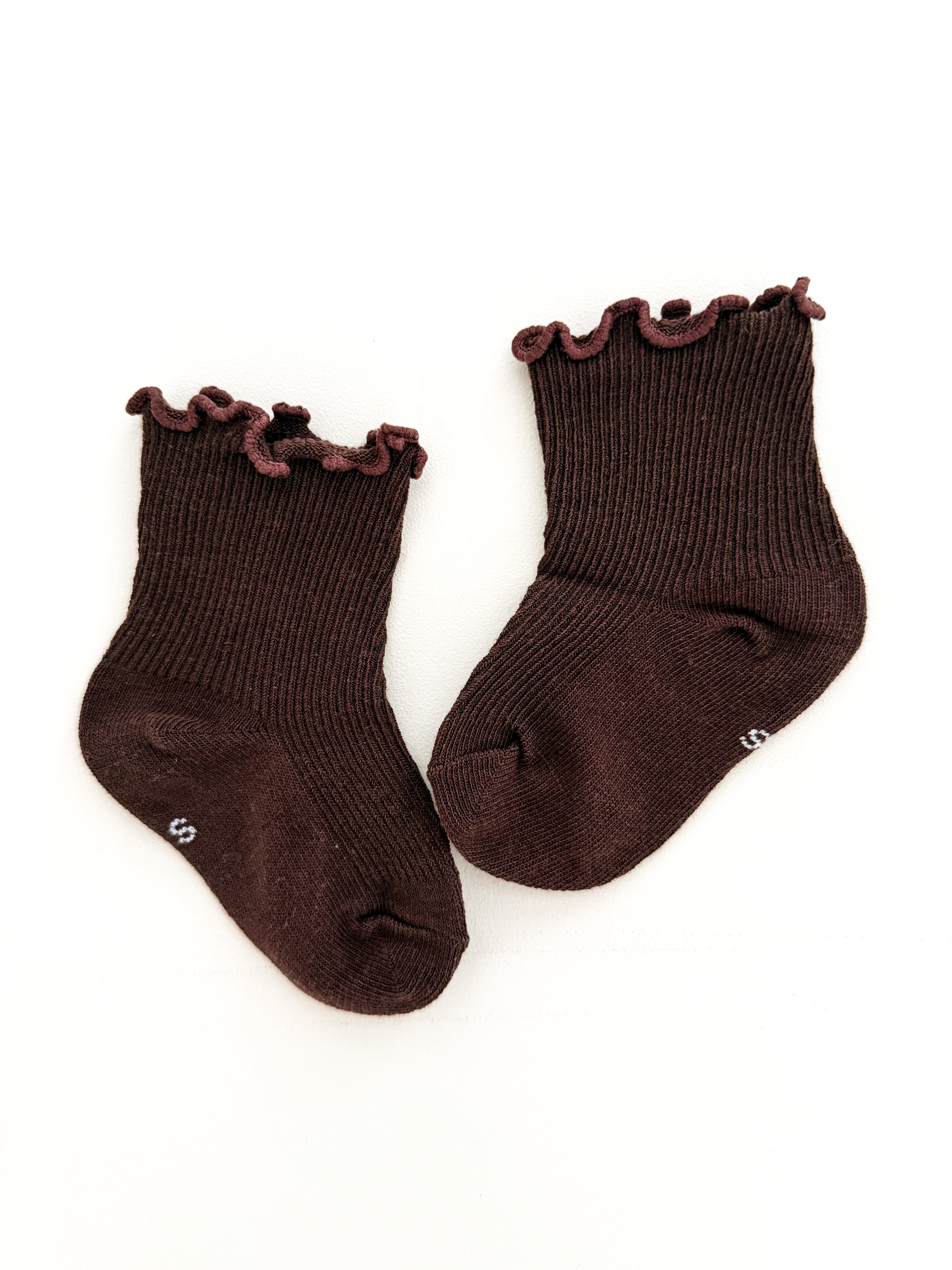 RUFFLE SOCKS - CHOCOLATE