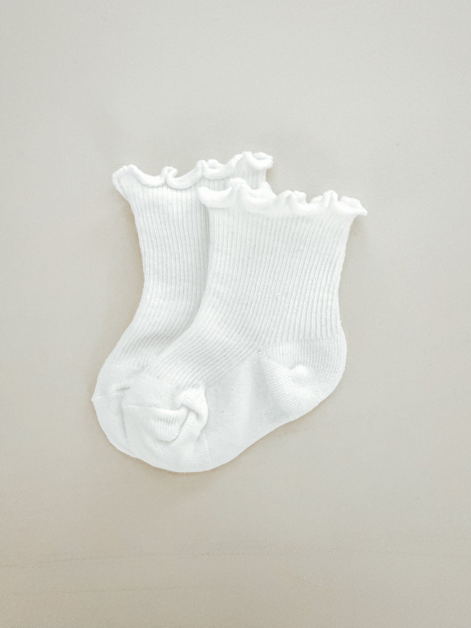RUFFLE SOCKS - WHITE