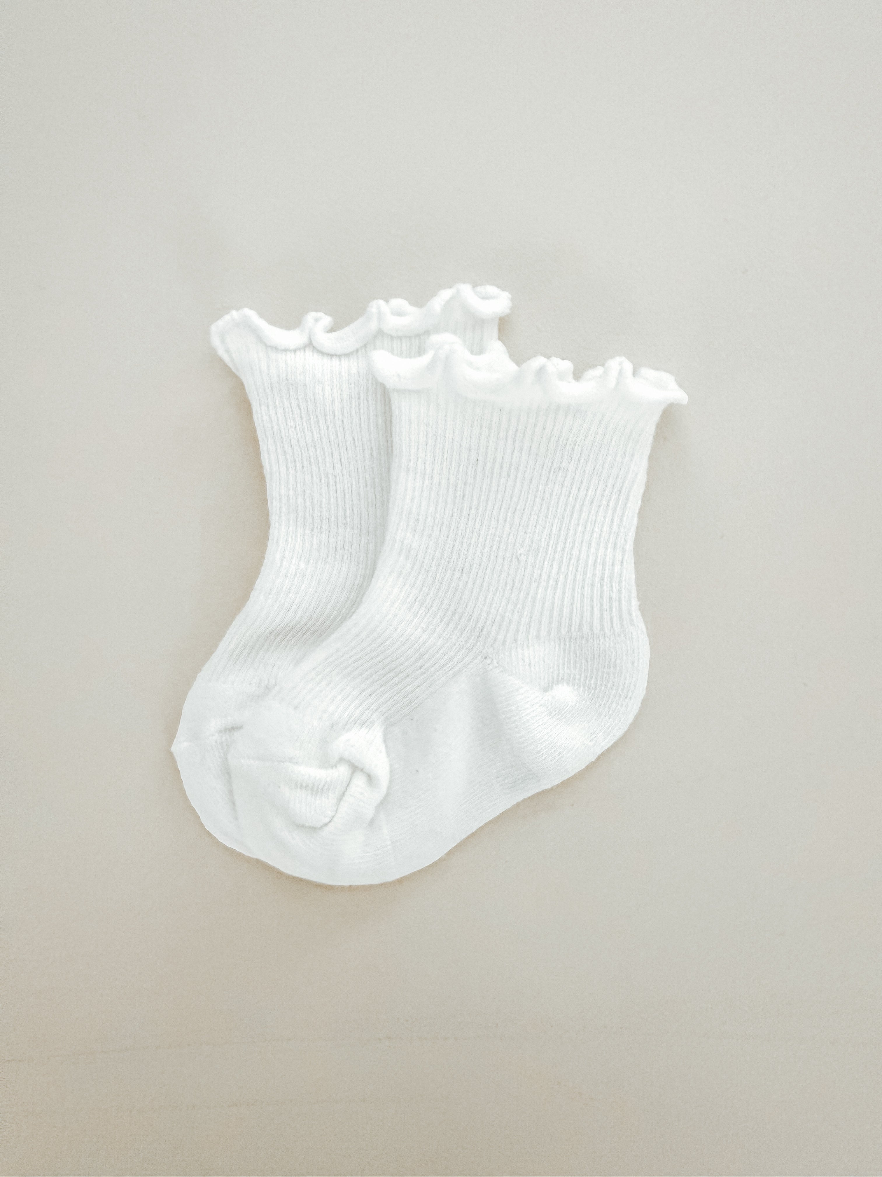 RUFFLE SOCKS - WHITE