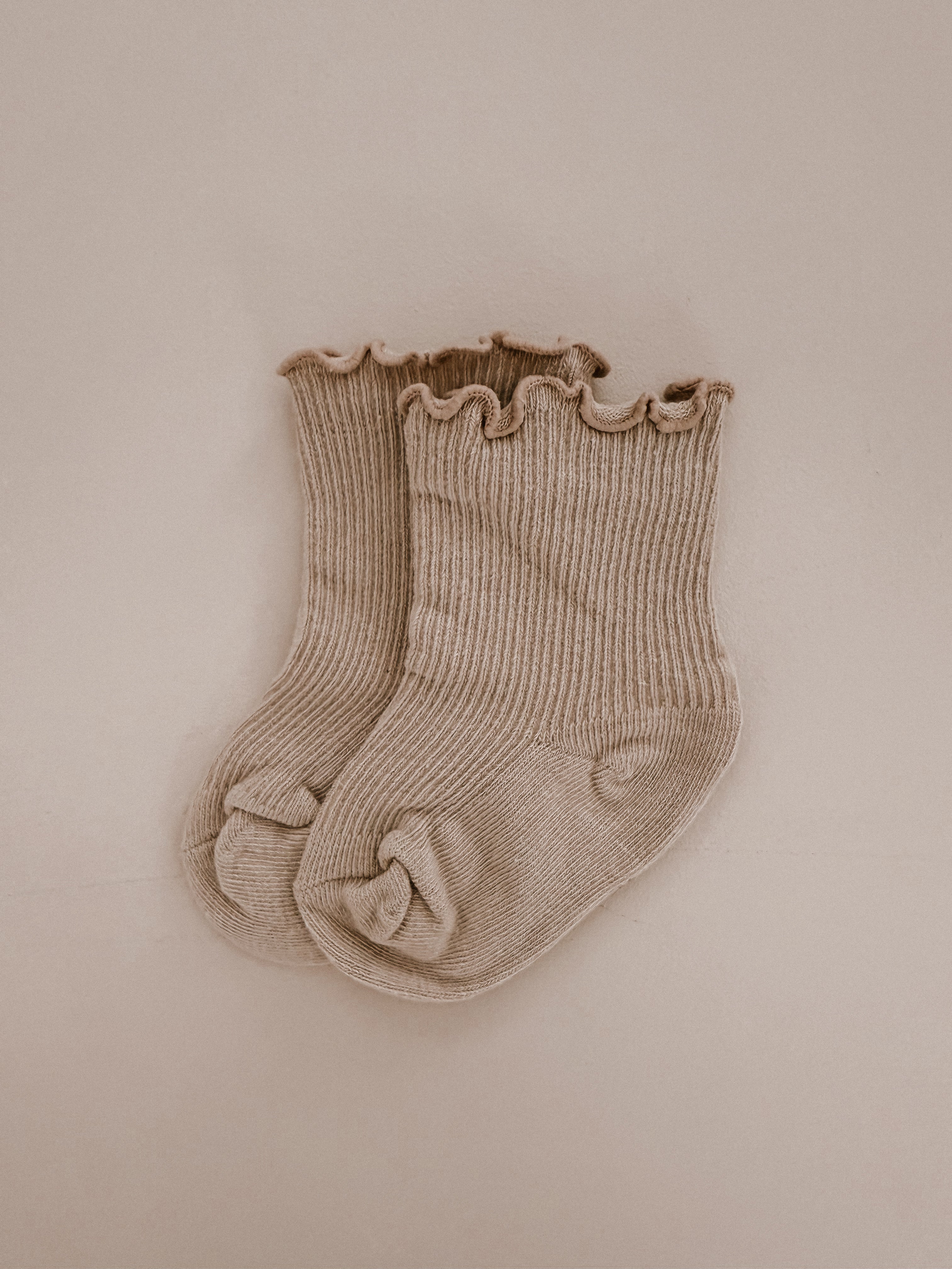 RUFFLE SOCKS - LATTE