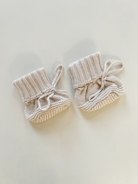 CUFF NEWBORN LACE BOOTIES - LATTE