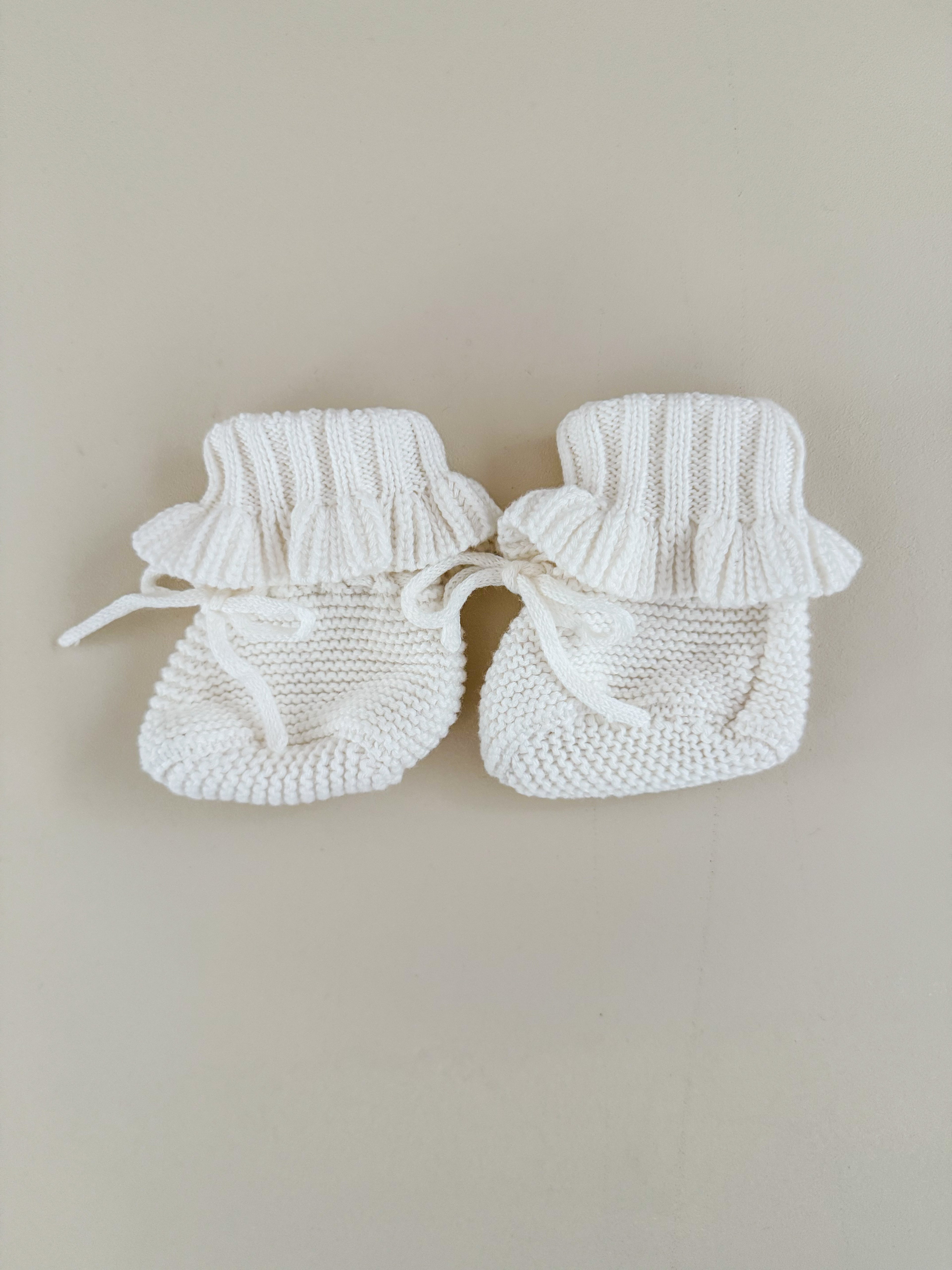 BOOTIES | FRILL | MILK