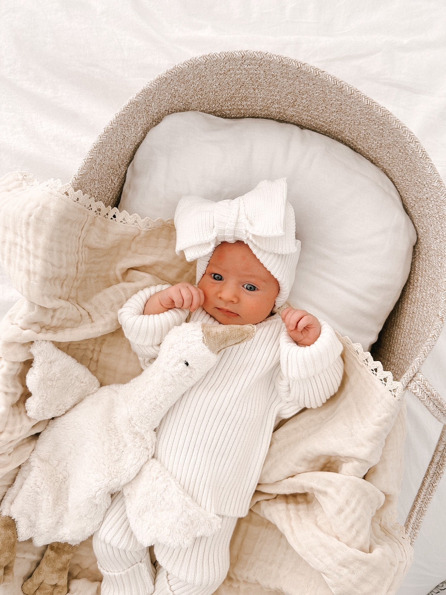 RIBBED KNIT OVERSIZED BOW - WHITE