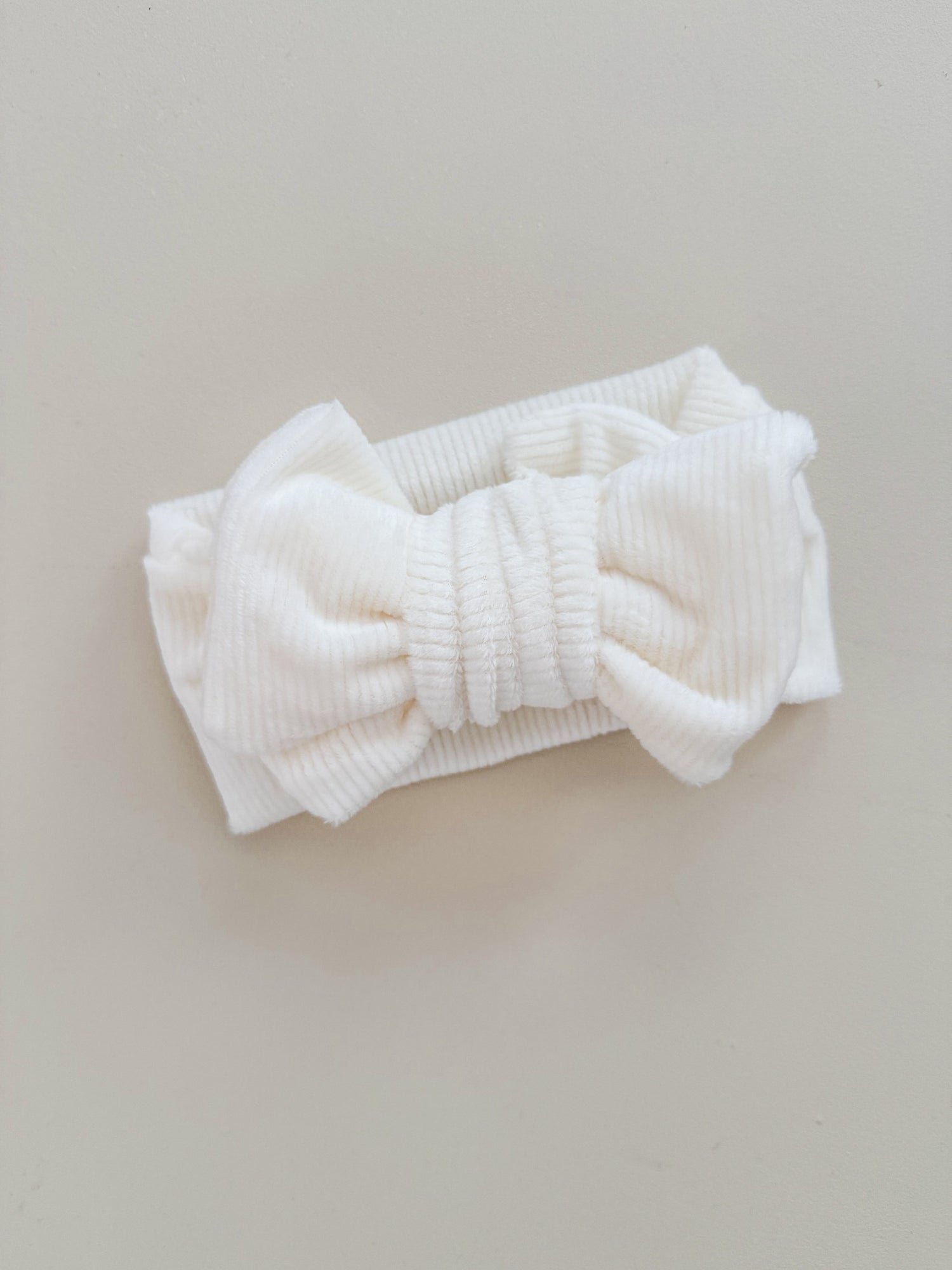 CHUNKY VELVET RIBBED BOW HEADBAND - SNOW