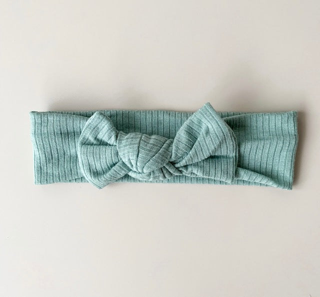 RIBBED PETITE BOW HEADBAND - FERN