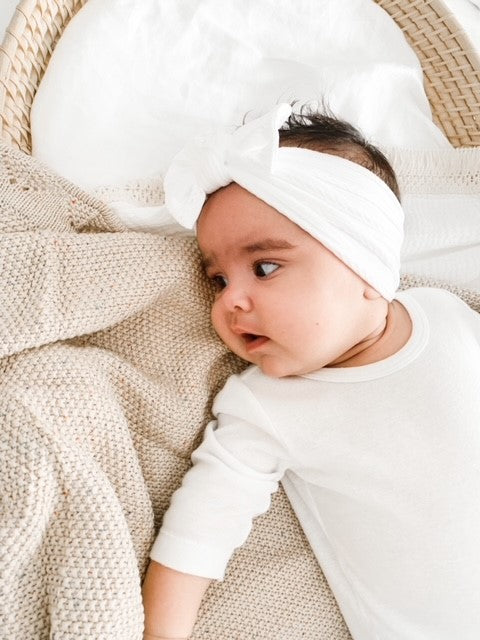 KNOT BOW CABLE KNIT HEADBAND - WHITE