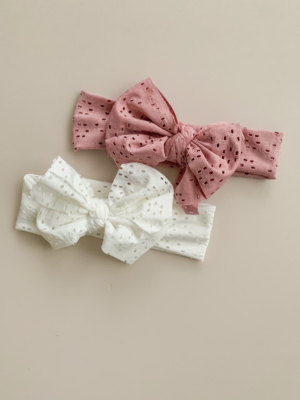 EYELET BOW HEADBAND - WHITE