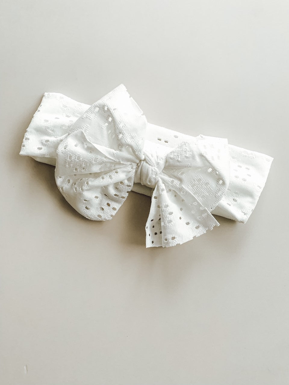 EYELET BOW HEADBAND - WHITE
