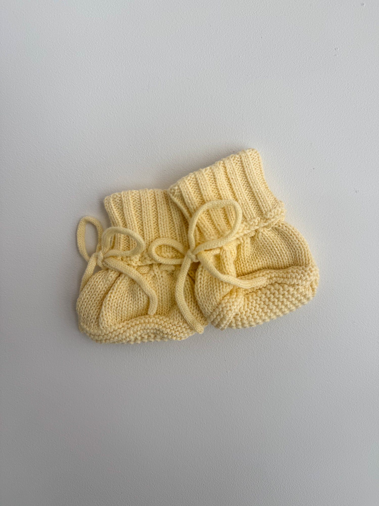 CUFF NEWBORN LACE BOOTIES - BRIGHT LEMON