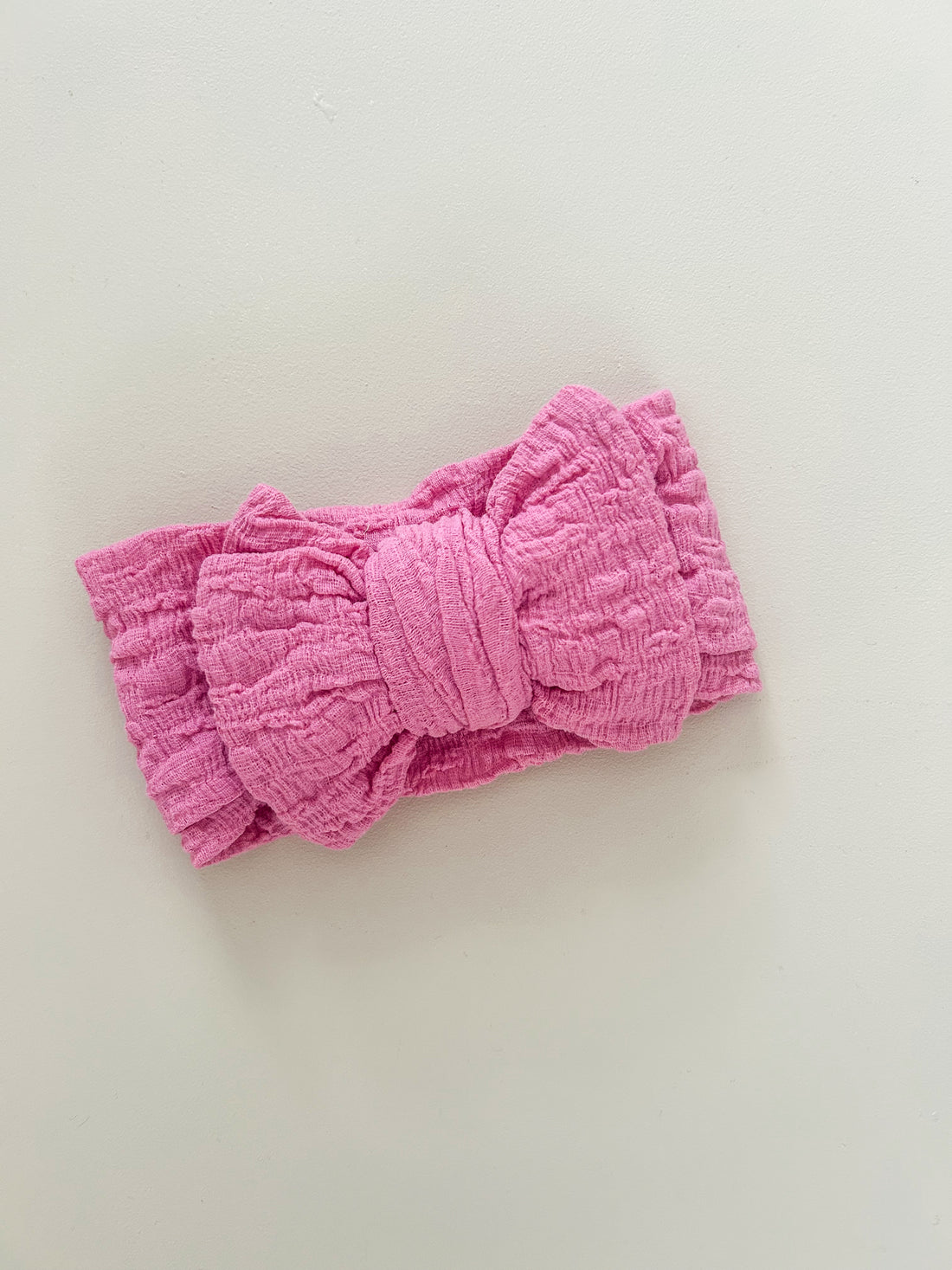 CRINLKLE TOPKNOT BOW HEADBAND - BRIGHT PINK