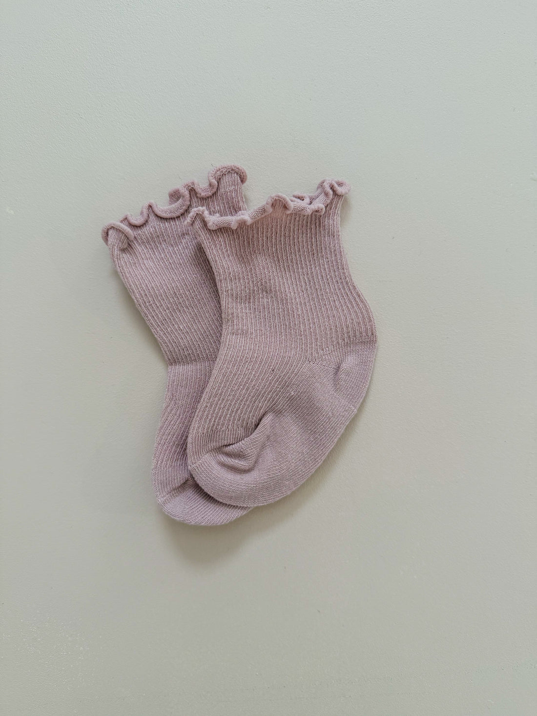 RUFFLE SOCKS - DUSTY