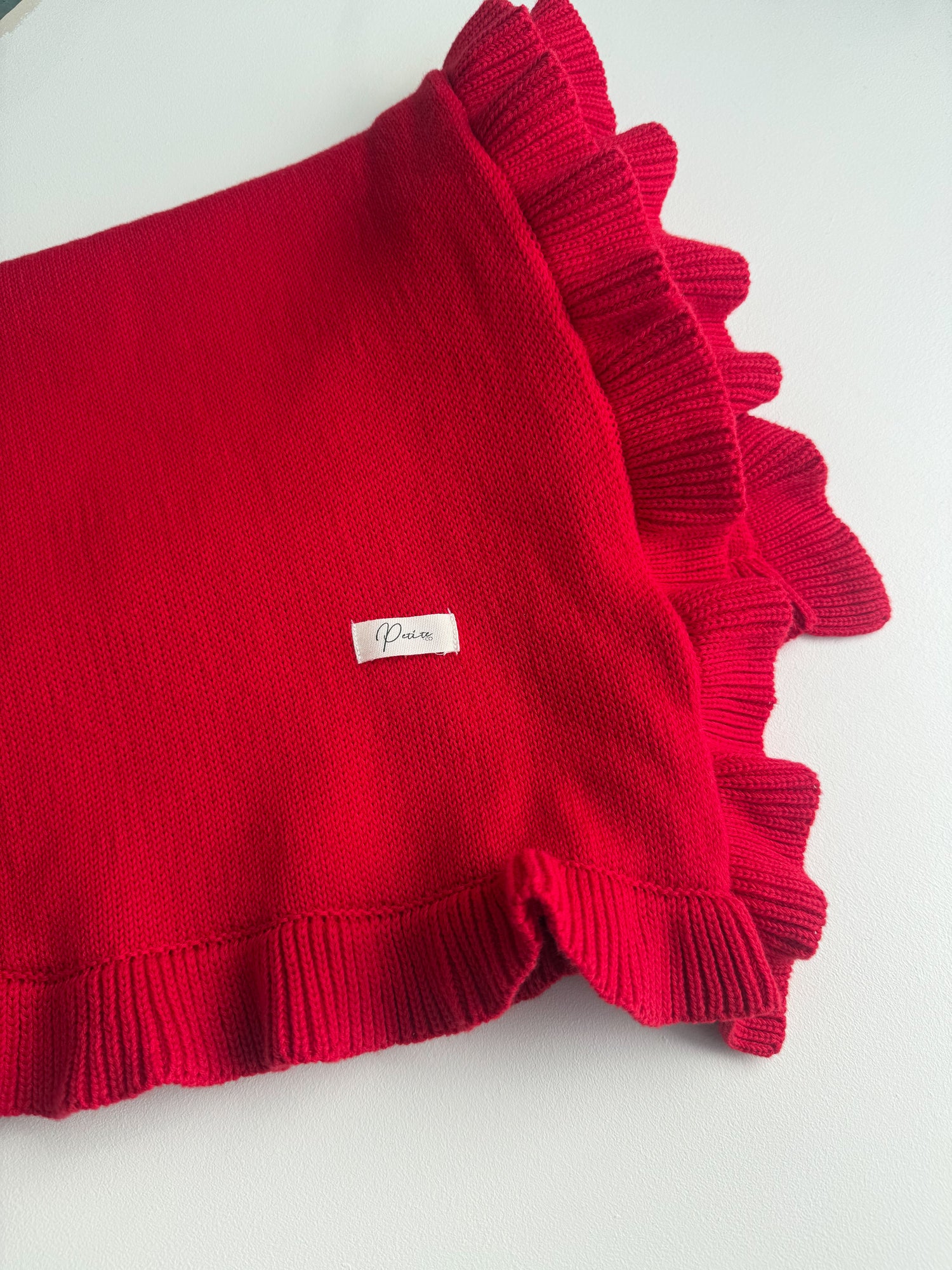FINE KNIT FRILL BLANKET | RED