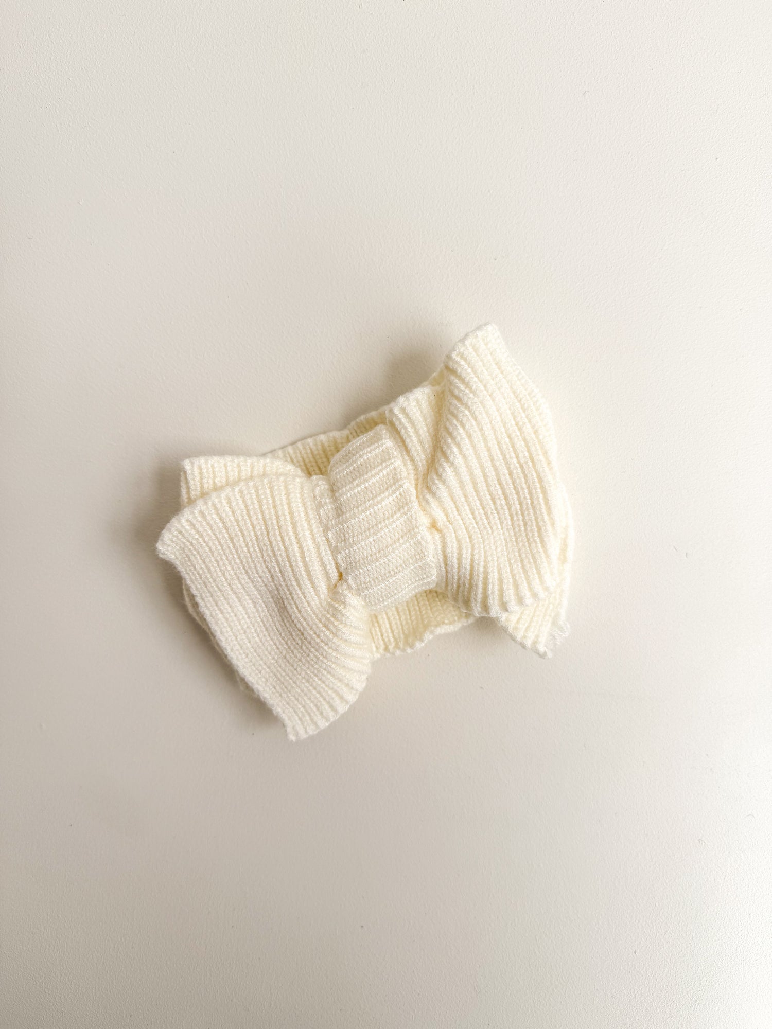 RIBBED KNIT OVERSIZED BOW - IVORY