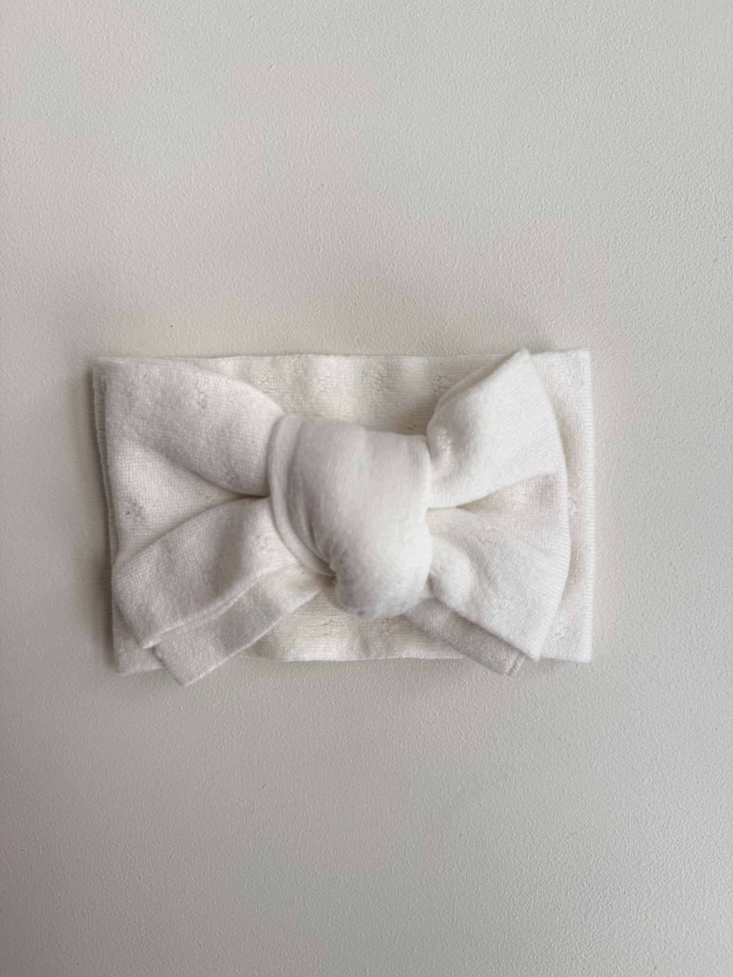 FINE POINTELLE KNIT BOW | MILK