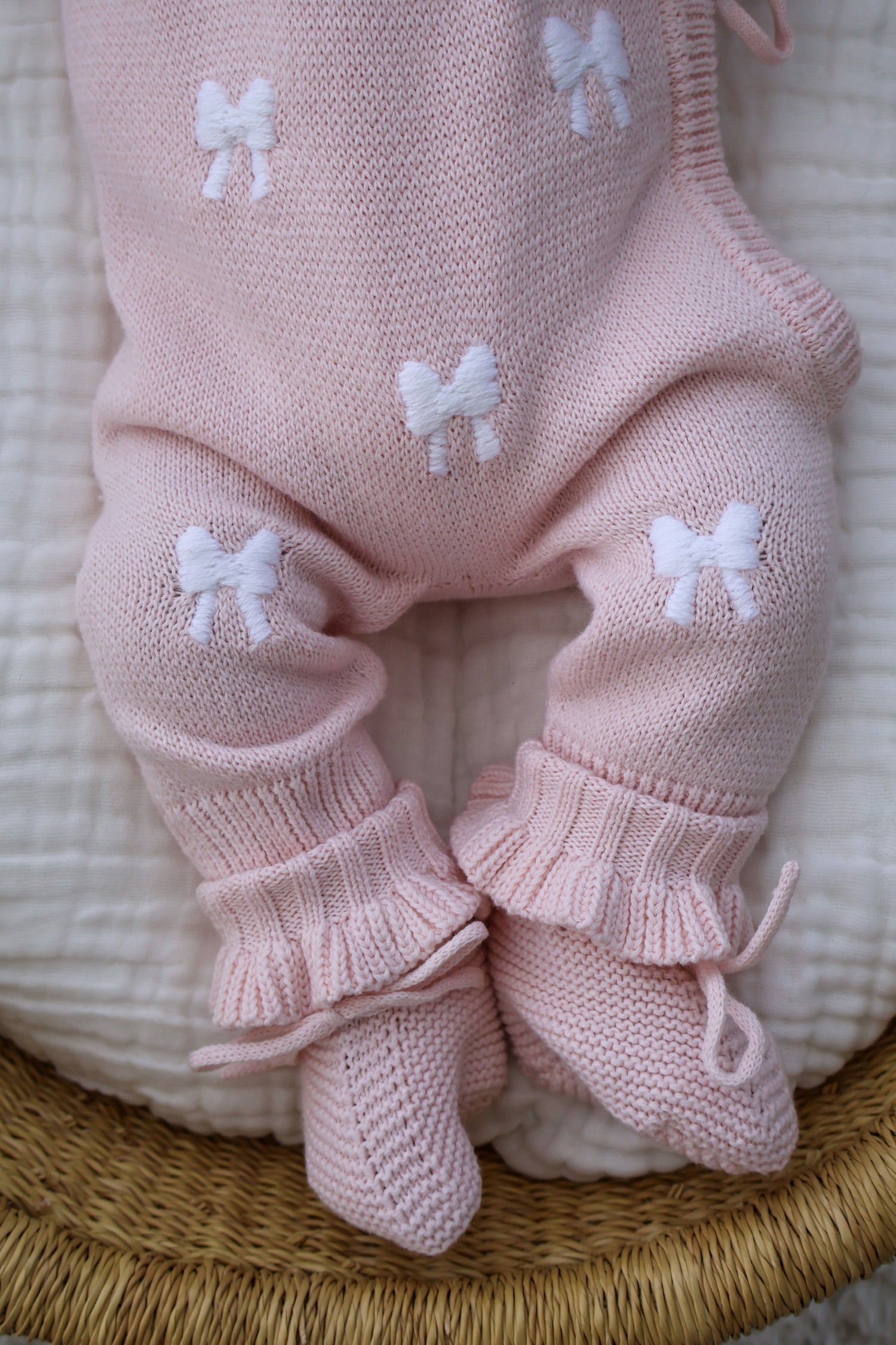 BOOTIES | FRILL | BABY PINK