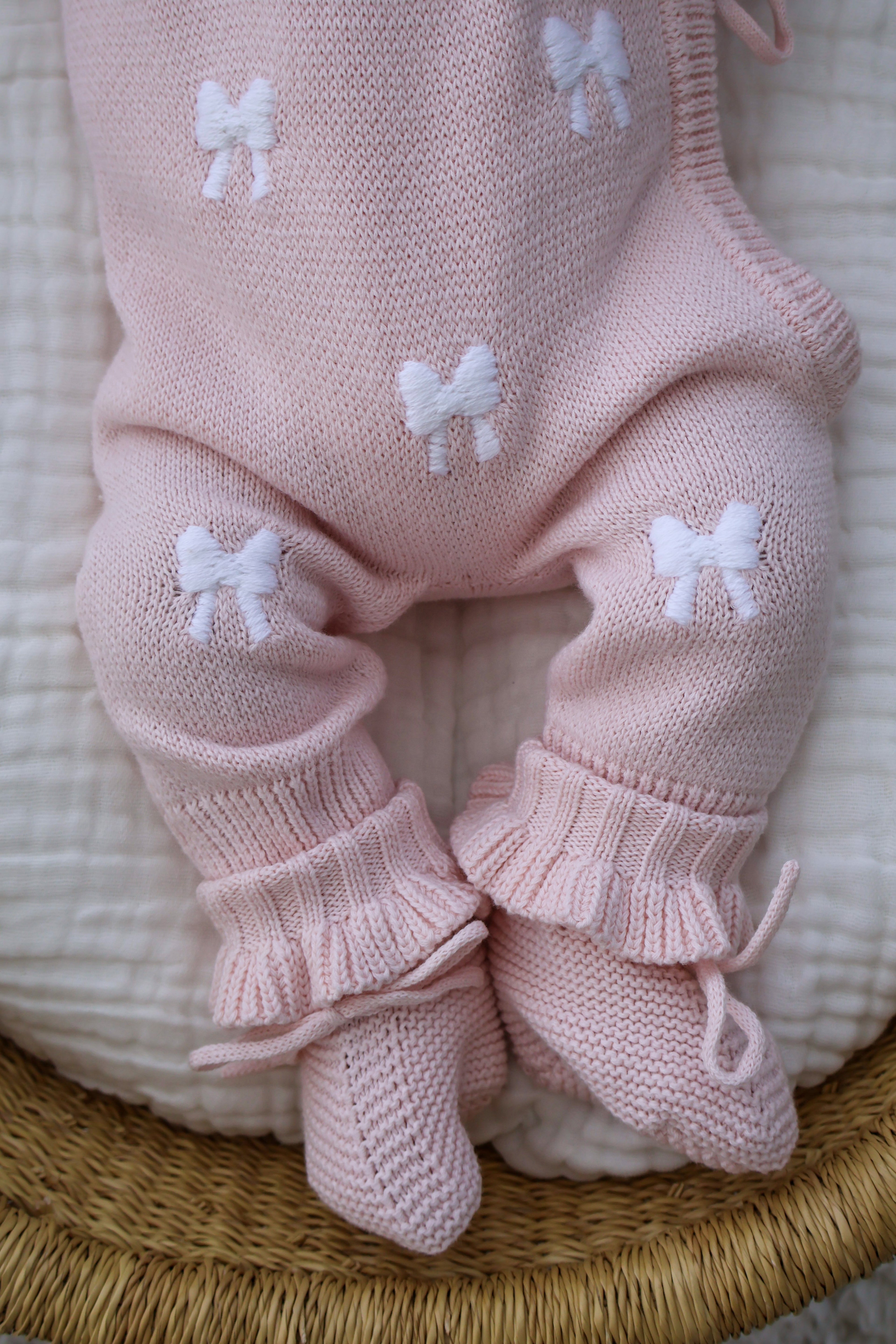 BOOTIES | FRILL | BABY PINK