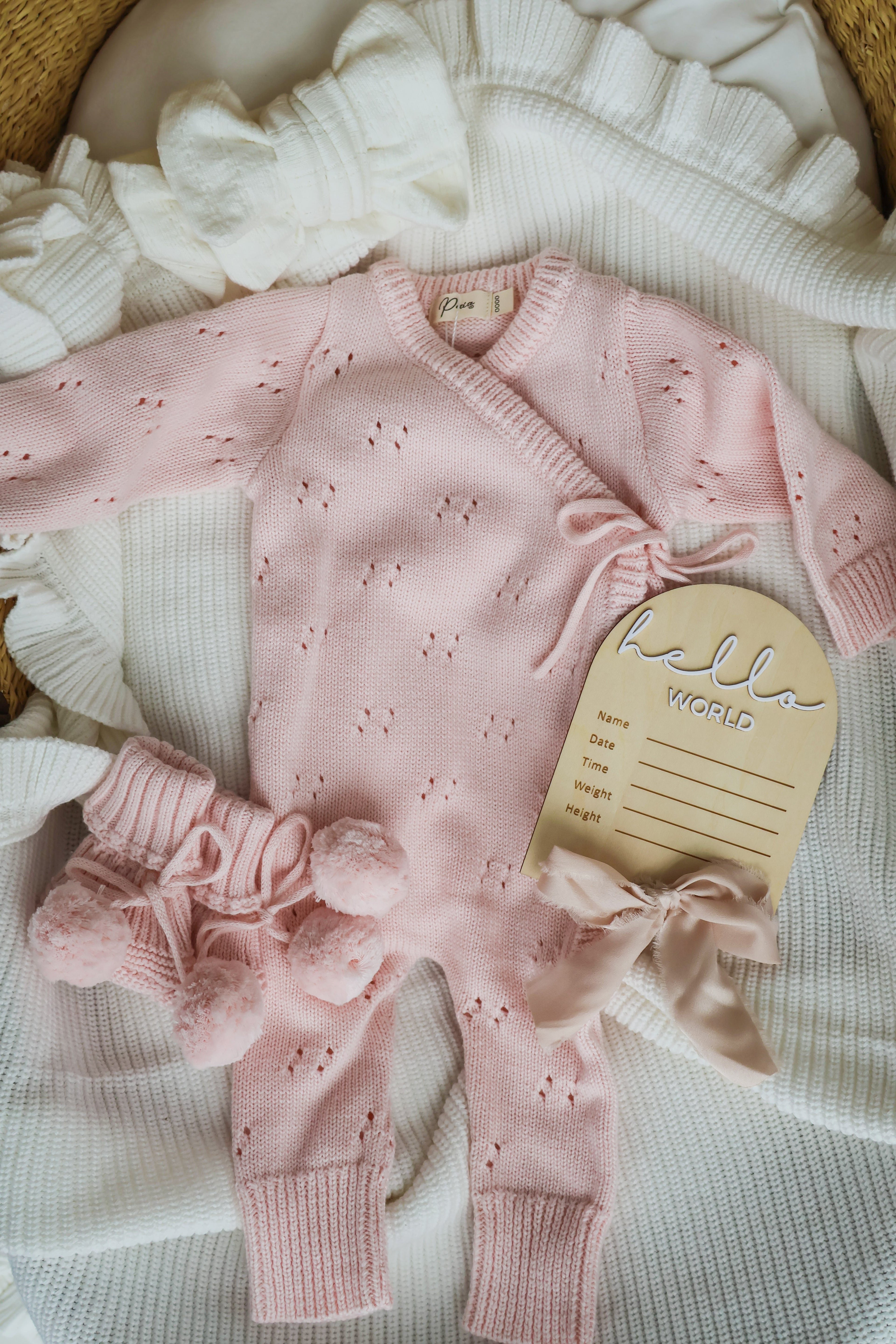 HELLO WORLD | WRITEABLE | BOW ARCH