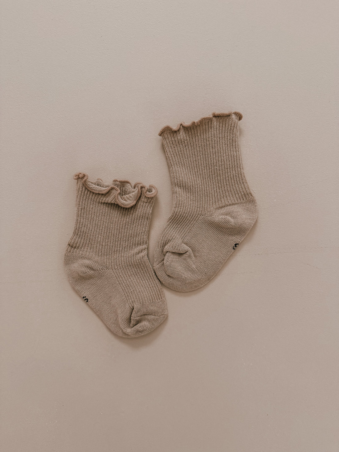 RUFFLE SOCKS - LATTE