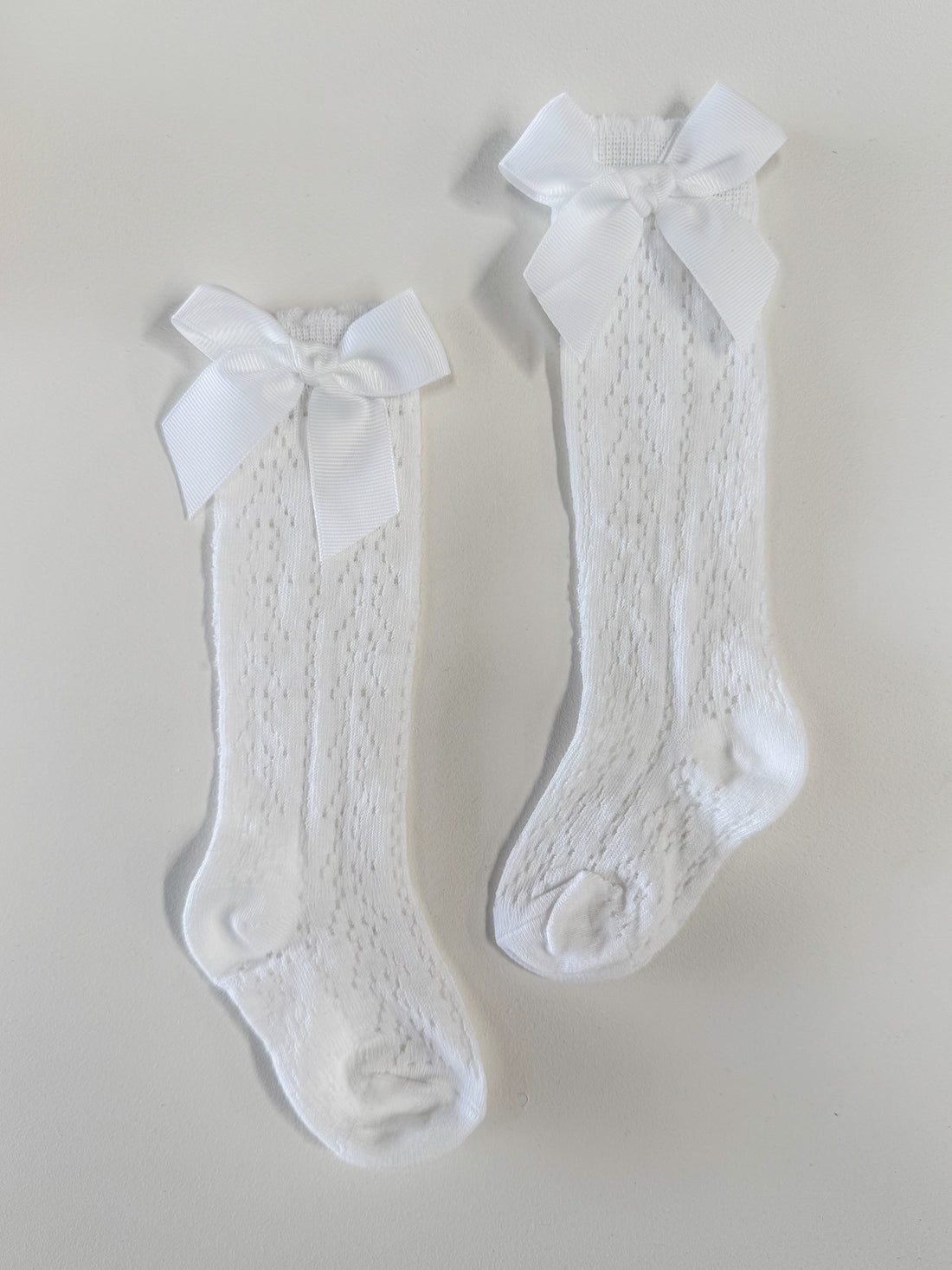 SPANISH OPENWORK LACE KNEE HIGH BOW SOCKS V2 - WHITE