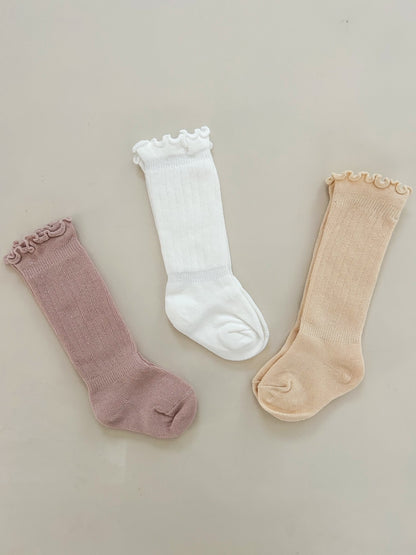 LONG RIBBED RUFFLE SOCKS