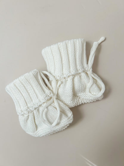 CUFF NEWBORN LACE BOOTIES - MILK