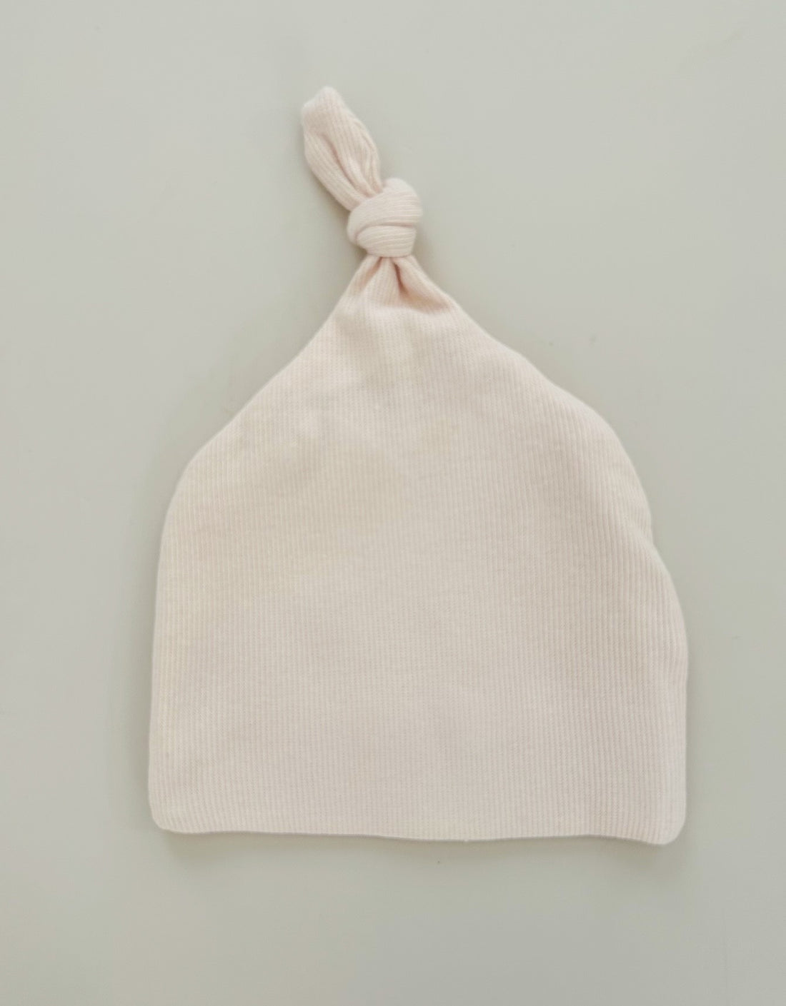 RIBBED TOP KNOT BEANIE | NUDE