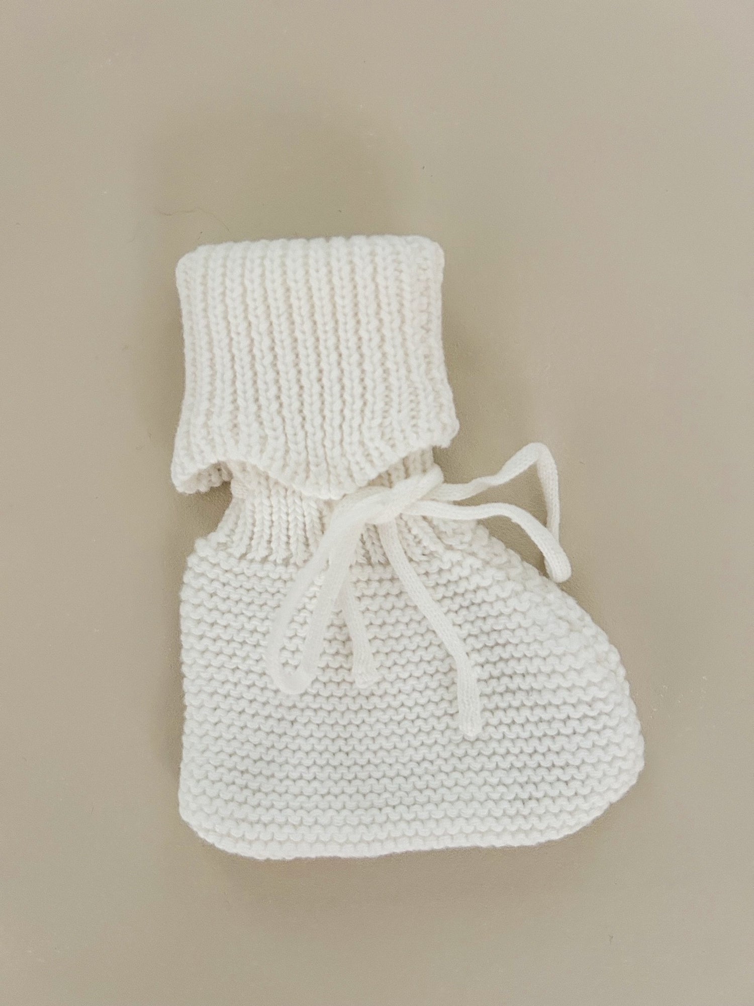 NEWBORN ZIGZAG BOOTIES - MILK