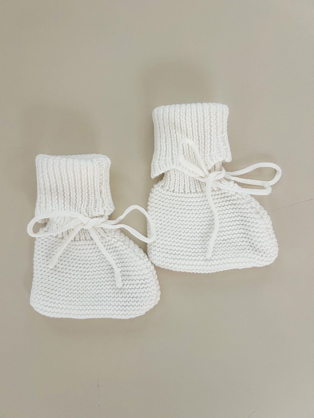 NEWBORN ZIGZAG BOOTIES - MILK