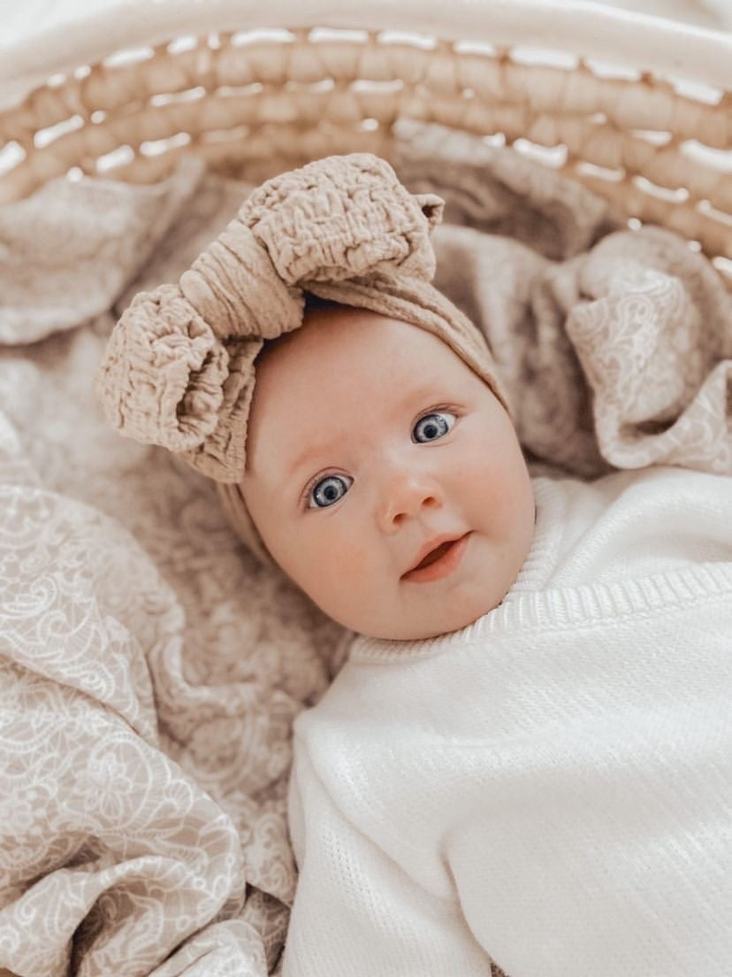 CRINLKLE TOPKNOT BOW HEADBAND - LATTE