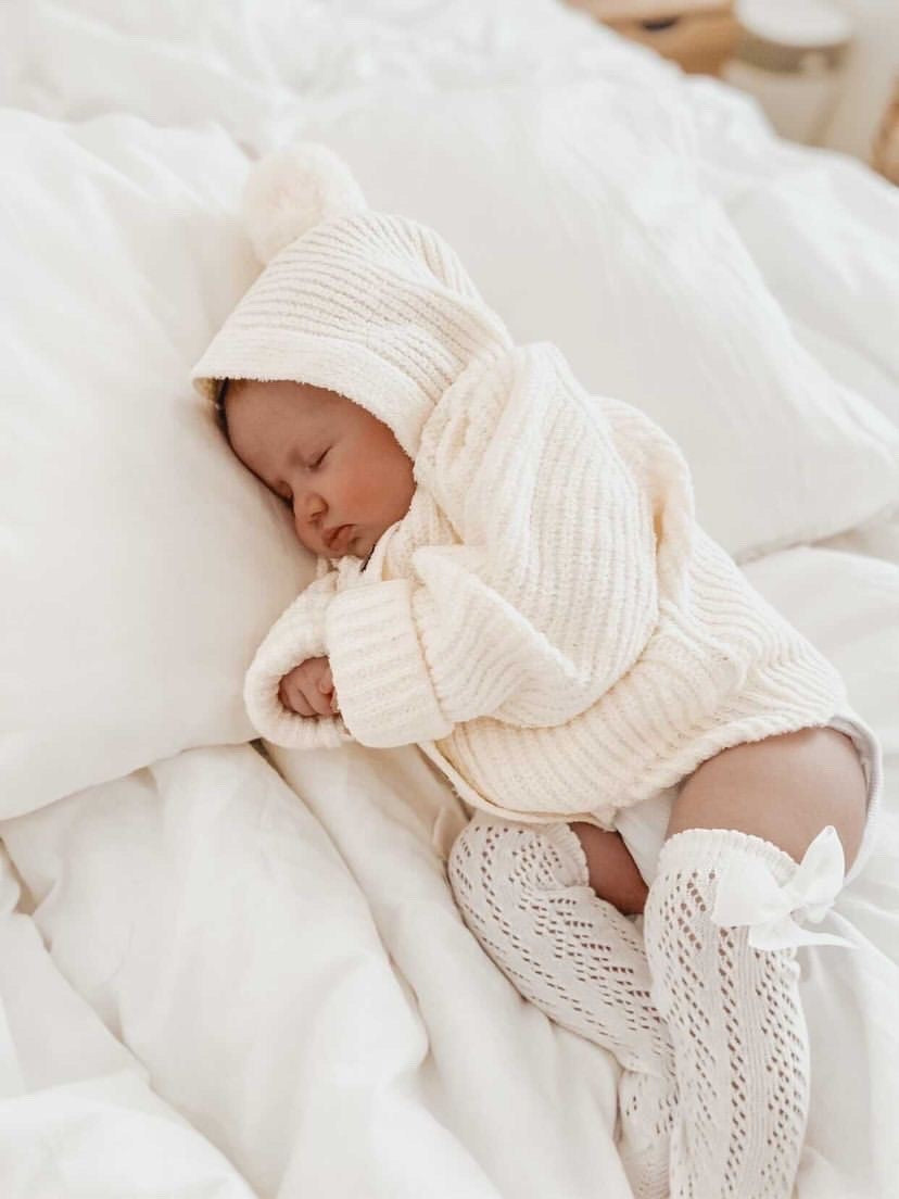 SPANISH OPENWORK LACE KNEE HIGH BOW SOCKS WHITE