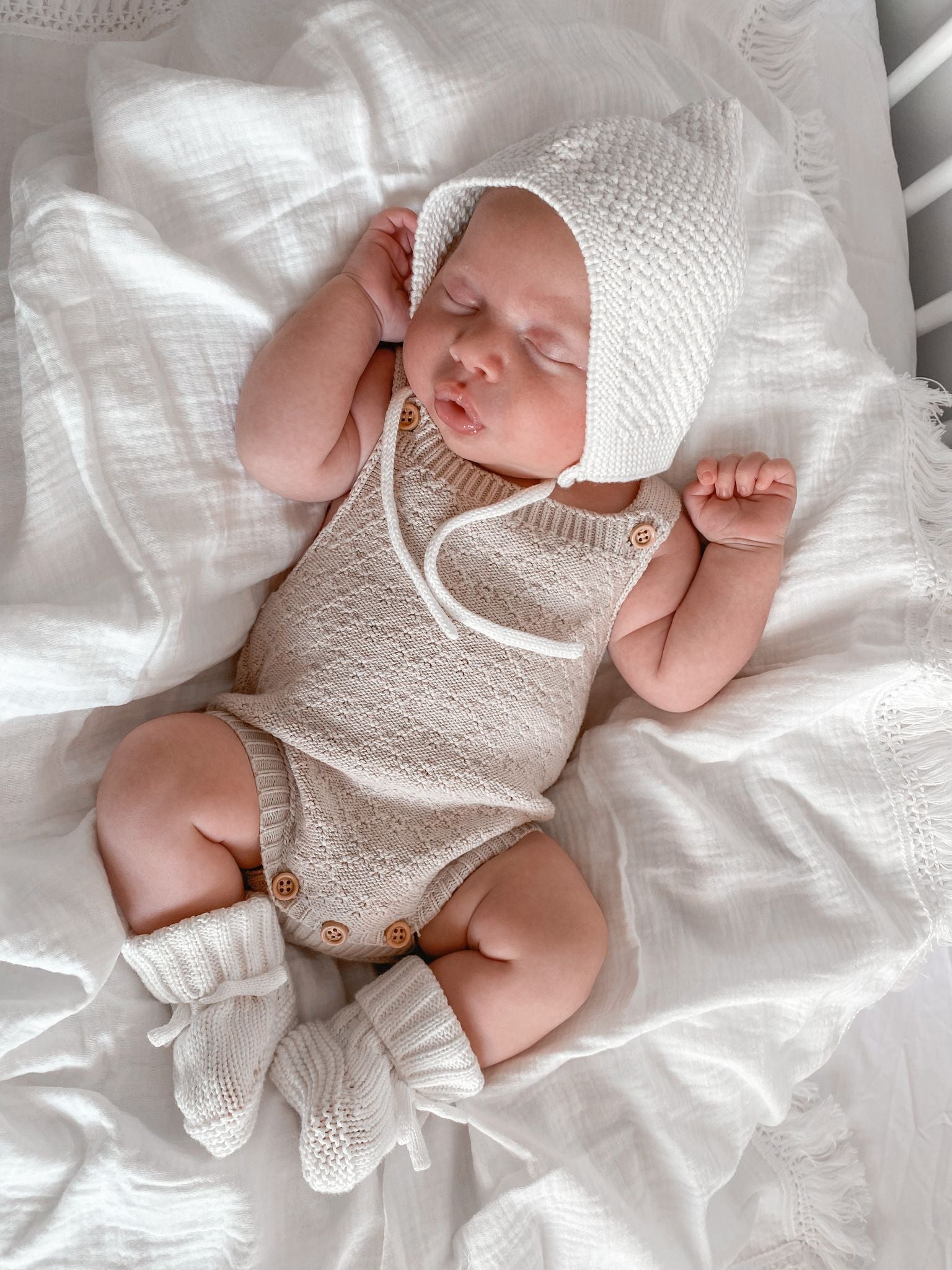 White knitted hot sale baby bonnet