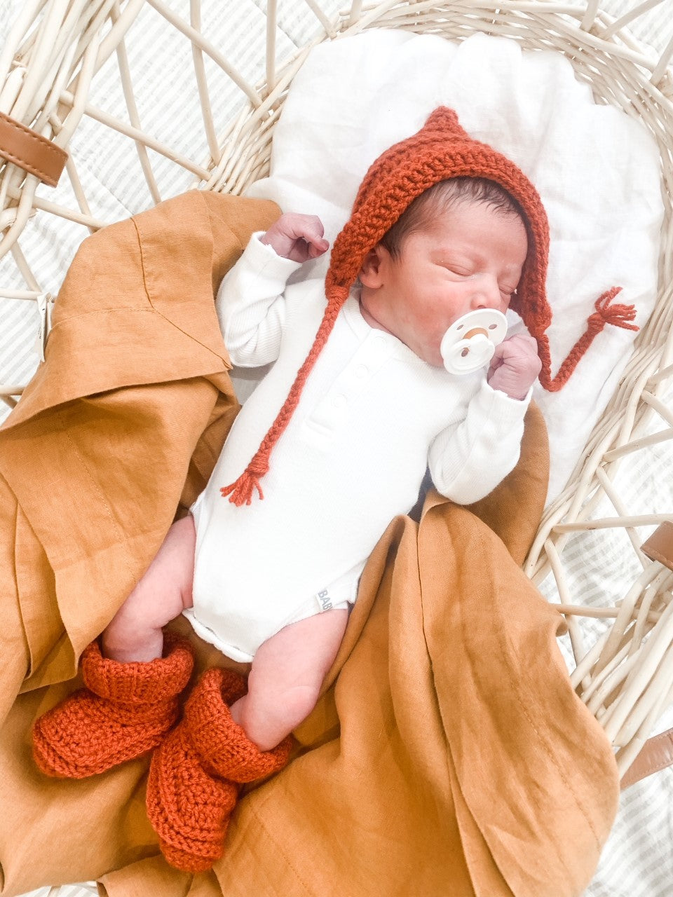 CROCHET BABY HAT / BONNET - NEWBORN 0000